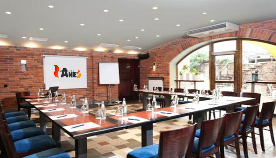 SALLE DE COURS DE LA FORMATION EN MICRO-INDUSTRIE PAR STARTUPANE AY GHANA AVRIL-MAI 2020 Votre Salle de cours Entièrement équipée pour une formation de qualité